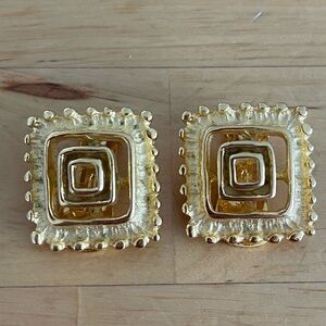 Vintage Alfred Sung clip on earrings